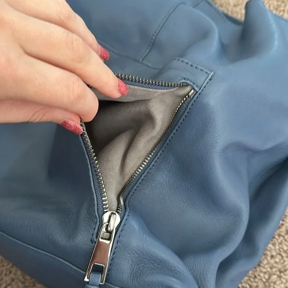 Vince Camuto Mekhi Tote 100% genuine leather blue Crossbody/shoulder bag - Picture 8 of 16